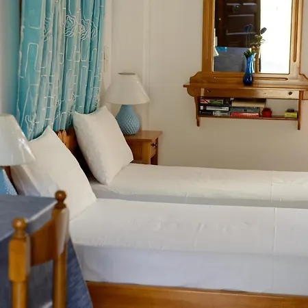 Amphitrite Apartments *